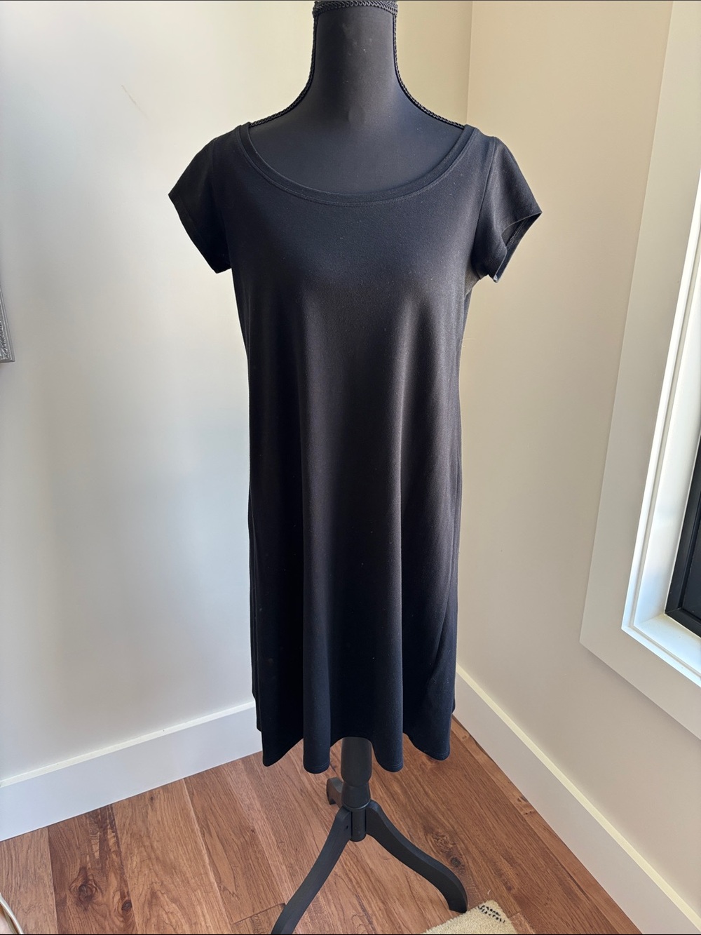 Eileen Fisher Black Short-Sleeve Scoop-Neck Midi Dress